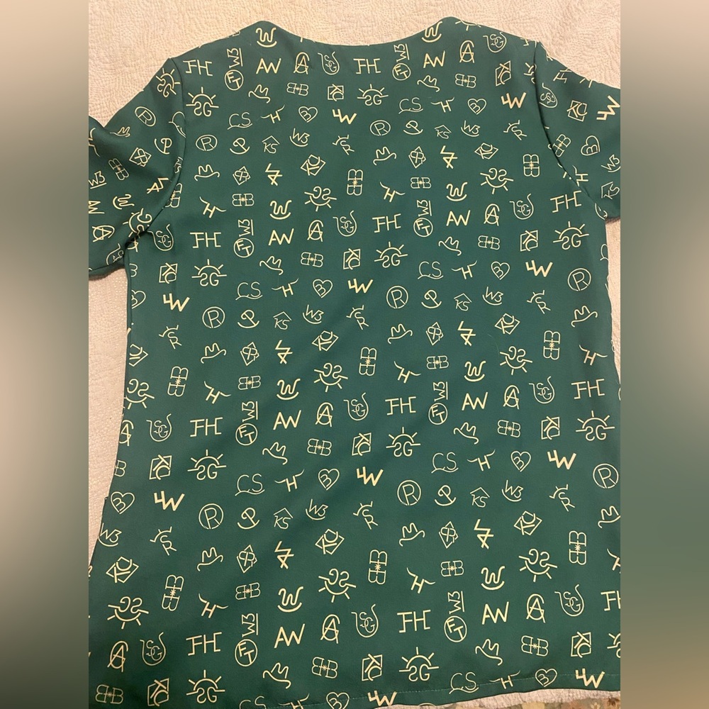 Sporrin' Scrubs Green Brands Top - Picture 3 of 3